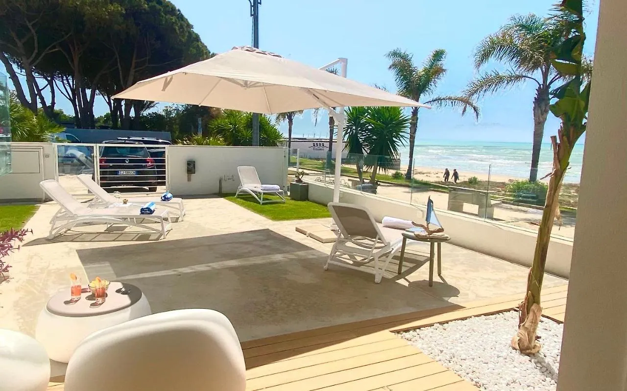 Beachside, Luxury Apartment contacts